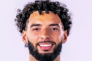 昨天刚签Exhibit-10合同！美记：太阳裁掉后卫亚历克斯-舒马赫