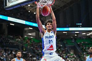 里萨谢欧锦赛场均9.7分4.2板 投篮/三分命中率47.8%、41.4%