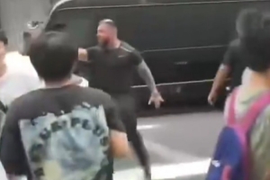 媒体人谈老詹中国行保镖辱骂球迷：球迷范围很广 要看球迷做了啥