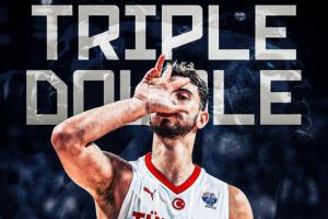 欧锦赛历史第六个三双！申京仅用26分钟就砍下15分10板10助三双