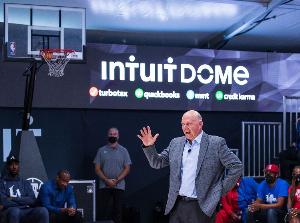 名记：Aspiration曾出价11亿为快船新球馆冠名 几乎是Intuit的2倍