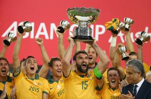 记者：前澳大利亚功勋国脚耶迪纳克跟随澳波加入森林教练组