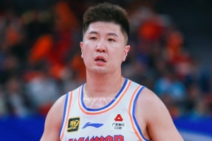 上赛季场均6.3分1.4板！刘炜：王薪凯新赛季有望加盟新疆男篮