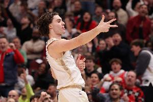 吉迪上赛季场均14.6分8.1板7.2助 全明星后升至21.2分10.7板9.3助