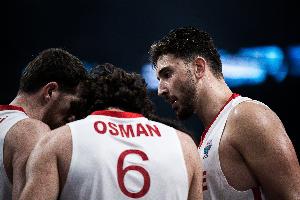 申京谈奥斯曼受伤：当时就觉得不严重 但会控制不住担心