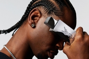 代言范围广泛！知名品牌官宣亚历山大为旗下香水代言