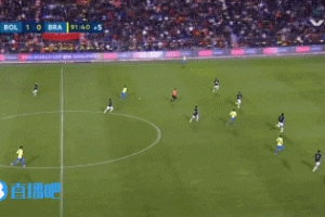 全民出动⚽️玻利维亚1-0巴西补时，场内3次出现2个皮球干扰比赛
