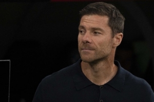 阿隆索重返雷亚莱竞技场，两位前皇家社会B队主帅之间的战术对决