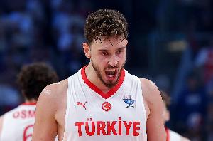 大胜希腊！申京：每个人为彼此而战 教练赛前给了我们很大信心