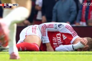 梅里诺小禁区攻门被挡，随后厄德高反抢被铲飞，表情痛苦