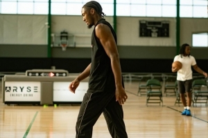 完成得很轻松！马克西晒训练动态 还秀了胯下扣篮和大风车