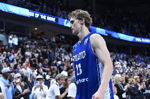 效率不高！马尔卡宁16投6中拿到19分10板 三分8中3