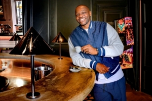 退役后迅速转行！曼丹达成为电视解说嘉宾，作为专家点评欧冠比赛