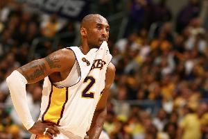 查尔莫斯：科比场下超级谦逊 我跟腱撕裂时他主动联系我