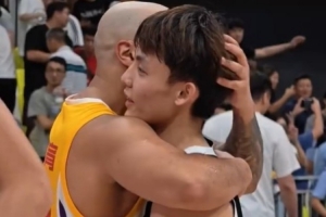 用实力赢得对手的赞赏！墨尔本老虎队赛后向徐杰表达由衷的赞美