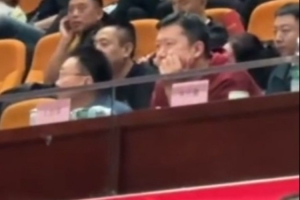 中国女篮热身赛对阵尤文图特女篮 王治郅现身观战