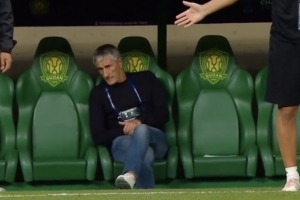 记者：感觉塞蒂恩基本被收权了，指挥权未必是他说了算了