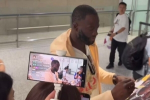 追梦格林抵达上海开启中国行 明晚将和陈泽文打百分大战