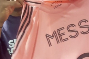 西雅图后卫谈和梅西交换球衣：能够拥有梅西的球衣，这是一种荣耀