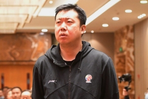 媒体人：王治郅身份特殊无法全职进入国家队 但近年来他有召必到