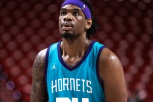 官方：黄蜂签下布兰登-斯莱特 裁掉刚签不足一天的基昂泰-约翰逊