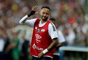 马卡报：本赛季第三次肌肉受伤，内马尔至少缺阵四周时间