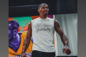 火箭探索威少替代范弗里特？ 威少晒训练照 身材精瘦&线条分明