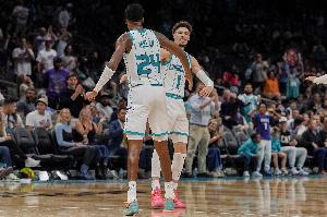 东部重建“钉子户”！蛰伏十年囤天赋黄蜂打算憋个大的？