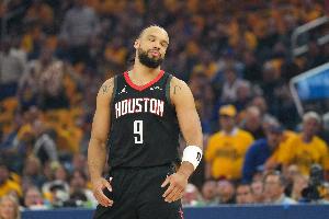 布克：狄龙不是队友时你会恨他 但成为队友你会张开双臂拥抱他