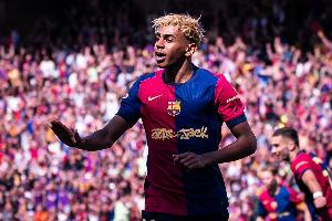 世体：亚马尔与巴尔德随队合练，可能替补出战对皇家社会的比赛