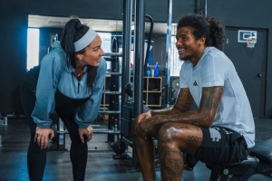 健身教练：杰伦-格林休赛期每周坚持训练五天 几乎每次都准时到