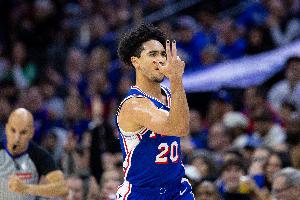 手指韧带撕裂！马克西：为麦凯恩惋惜 他心态积极训练极其刻苦