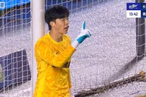 天崩开局…18岁亚泰门将安智诚替补登场首秀 1分钟后被任意球破门