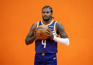 布克：杰伦-格林拥有高天赋 运动能力极佳 一直提醒他继续做自己