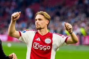 阿贾克斯中场：踢得不好可以批评，但我不喜欢被自家球迷嘘