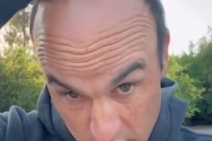 太阳报：前美国国脚多诺万为脱发苦恼，向粉丝求助帮忙挑假发