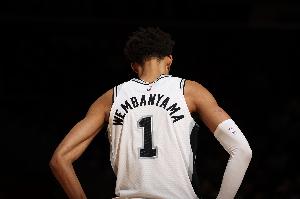 文班：新赛季有机会打进季后赛 我们正慢慢走向成熟