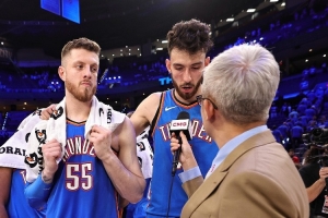 切特：休赛期每支球队都想变强 我和哈滕的组合取得了进步