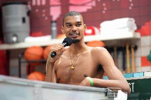 相较新秀赛季增重30磅！文班：在疯狂吃东西 但我不会变成胖子