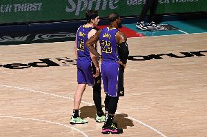 里夫斯：和布朗尼打过高尔夫 他父子俩对决我会下注给布朗尼