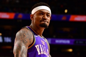 比尔：右膝仍然有炎症 上赛季曾试图带伤上阵&现在感觉良好