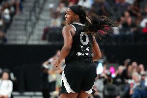 稳定输出！杰基-杨半场9中5拿到12分1板1助1断