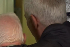 BBC：切尔西老员工回斯坦福桥探望穆里尼奥，带了他最爱吃的饼干