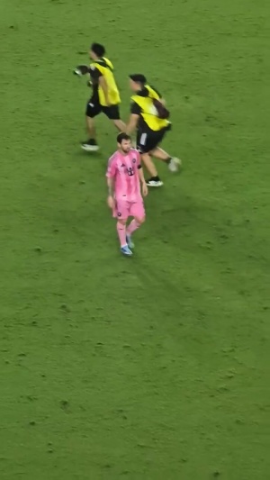 跟队记者：输球后梅西没有与任何人打招呼，直接返回了更衣室