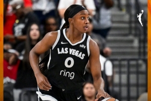 32+10+0失误！杰基-杨成为历史首位季后赛砍下30分10助0失误球员