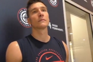 博格丹：哈登是最具竞争意识的球员之一 我正向他学习脚步动作