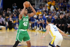 融入球队文化！霍福德为赢球而战 完美契合勇士团队协作的传统