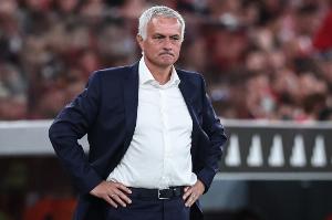 球报：本菲卡多名球员及教练感染病毒，出现头痛和身体不适等症状