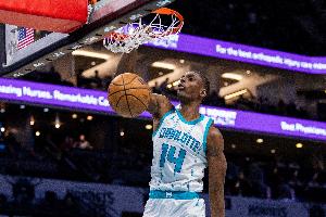 中锋是球队短板！迪亚巴特：没人愿意听这样的评价 比赛见分晓