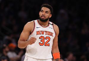 亮个相！唐斯出战仅17分钟 4中2&8罚7中拿到11分5板 正负值+11